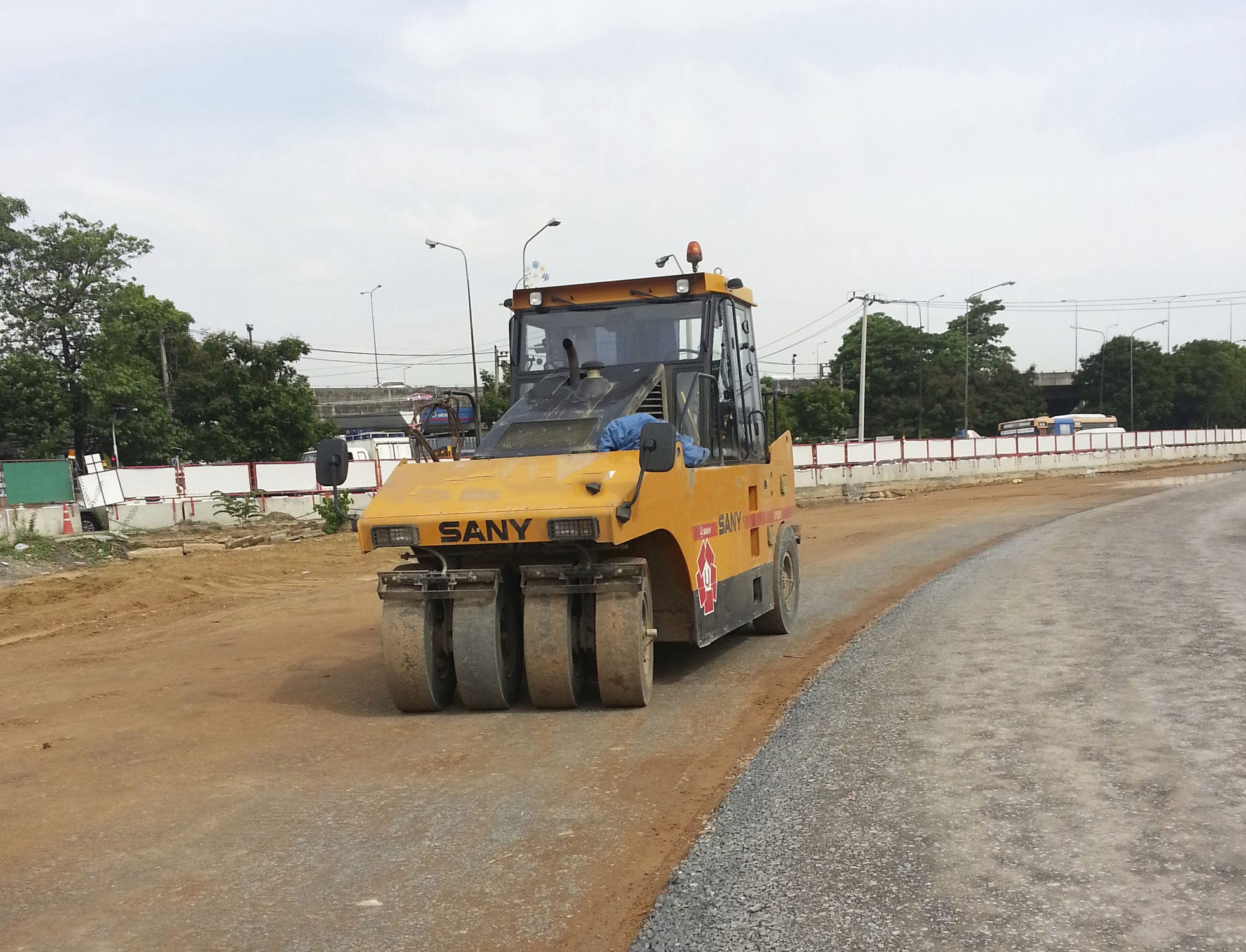 Пневмоколесный каток SANY SPR260C-8S