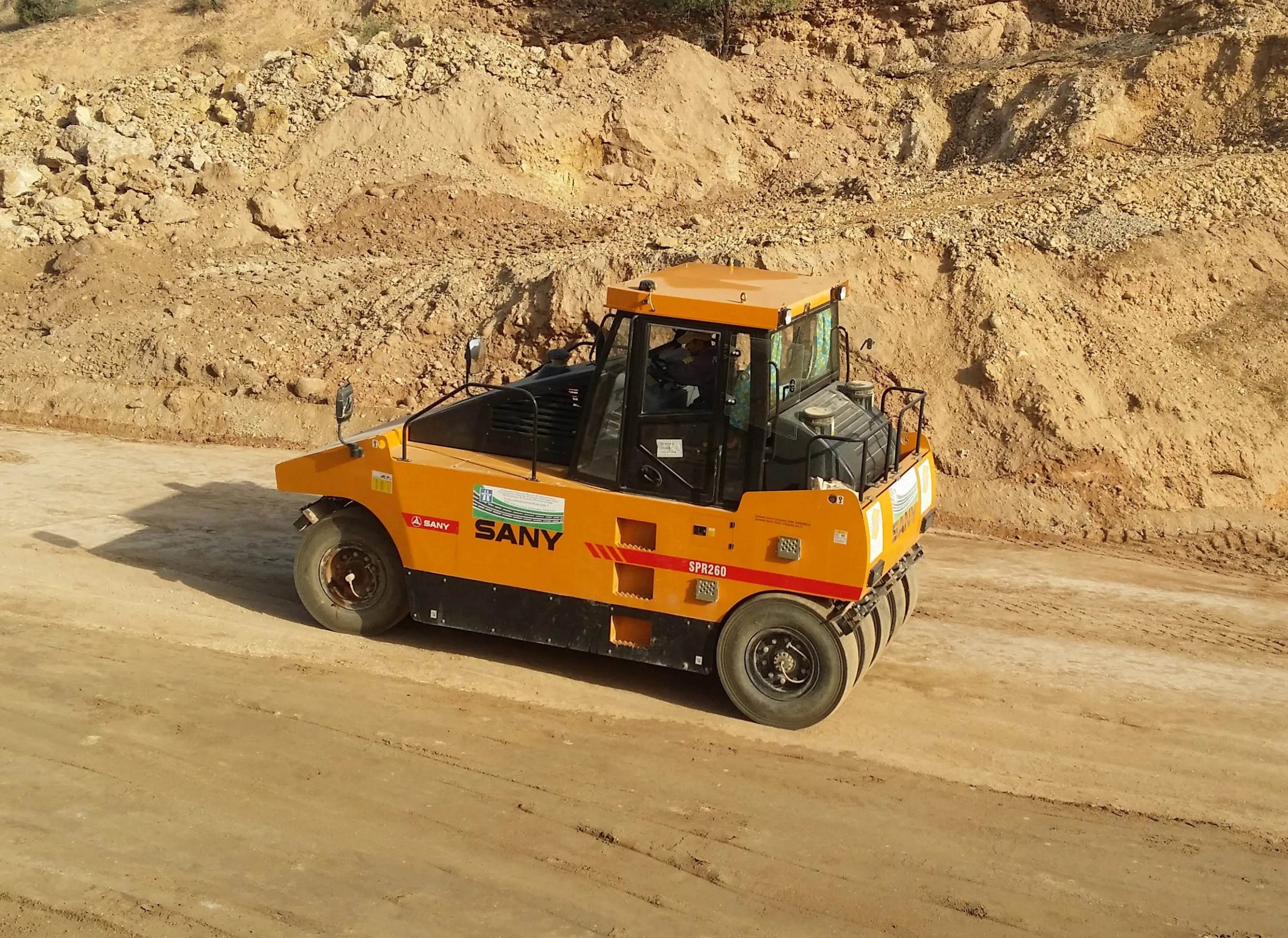 Пневмоколесный каток SANY SPR200C-8